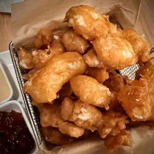 a basket of fried chicken nuggies