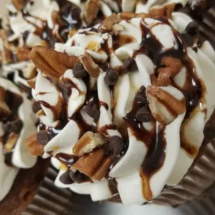 Chocolate Turtle Cupcakes