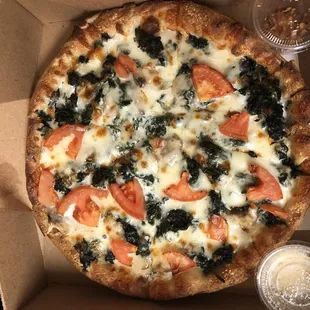 Spinach Alfredo pizza, no bacon