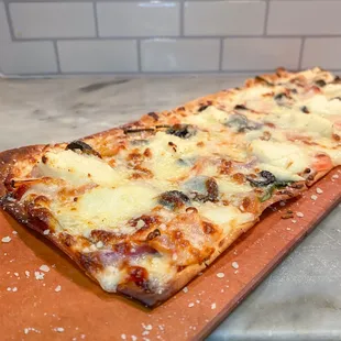 White veggie flatbread