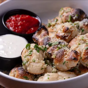 Garlic Knots

Our Neapolitan dough is tied into knots, baked, and coated with garlic oil, Italian parsley, and parmesan.