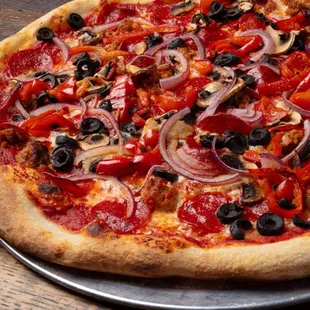 The Works- New York

Italian sausage, pepperoni, black olives, red bell peppers, mushrooms, red onion, mozzarella, tomato sauce.