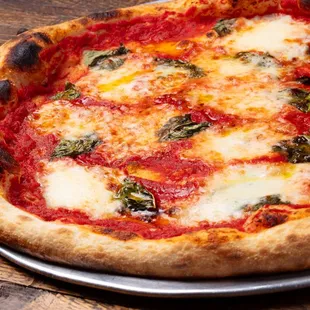 Margherita- New York

Basil, fresh mozzarella, extra virgin olive oil, sea salt, tomato sauce.