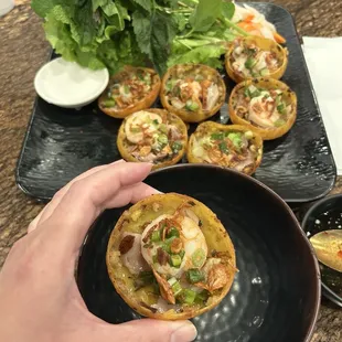 Look how big the banh khot is!