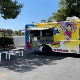 Nice and clean truck! Employees loved it.