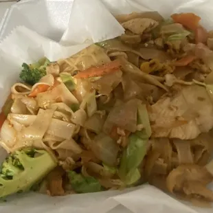 Drunken noodles with chicken
