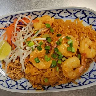 Shrimp patthai
