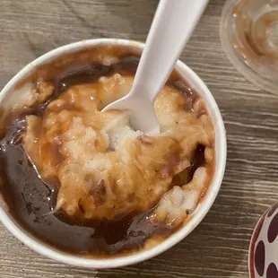 mashed potatoes with beef gravy