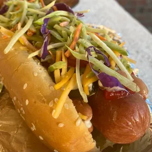 a hot dog with toppings