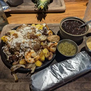 The pork and shrimp with coconut sauce