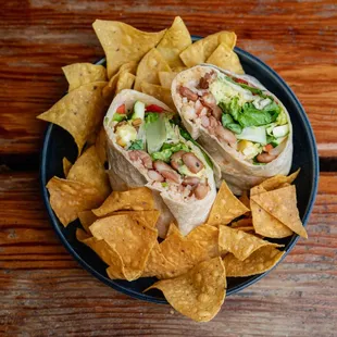 a plate of tortillas and tortillas