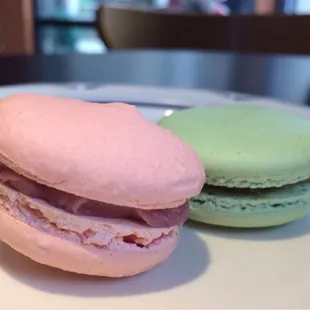 Pretty good macarons ($0.85 each!)