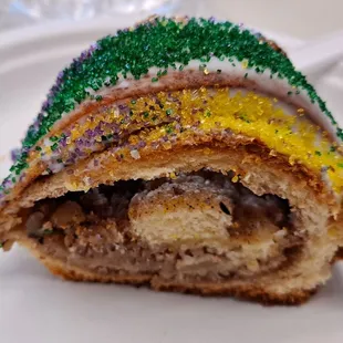 Praline pecan king cake