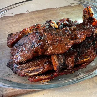 a glass bowl of ribs