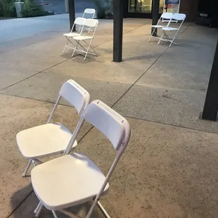 Outdoor emergency room waiting