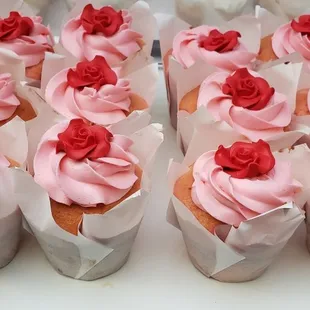 Strawberry  moist cupcakes