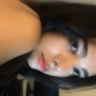 Naydeline T.