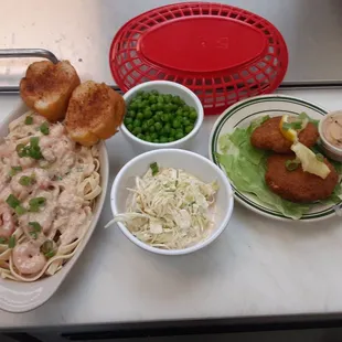 Shrimp n crab alfredo with crakecakes