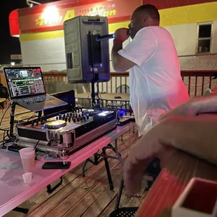 Live DJ