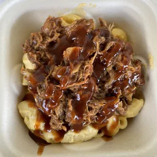 BBQ PULLED PORK AND MAC CHEESE