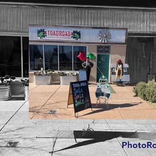 Toad Road: Eclectic Men and Womens clothing and accessories boutique.  6807 Fourth St, Los Ranchos De Albuquerque, NM 87107