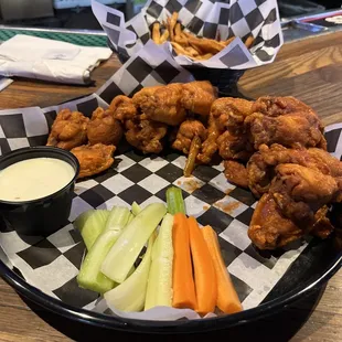 chicken, poultry, bbq wings, chicken wings and fried chicken, fried chicken, chicken wings, fried chicken wings, food, bbq chicken