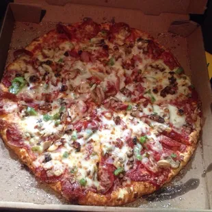 Deluxe with garlic cheese crust