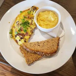 Three Little Pigs omelet w/toast &amp; cheese grits