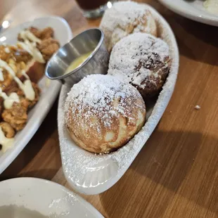 Aebleskivers with Lemon Curd. (FAV)