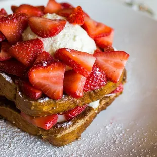 STRAWBERRY CHEESECAKE FRENCH TOAST