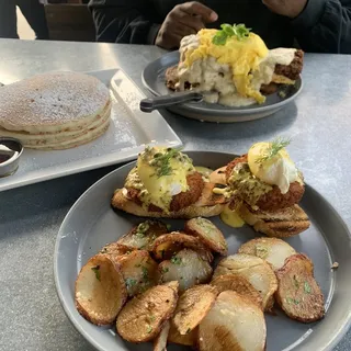 CRAB CAKE BENEDICT