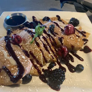 CREPES - BERRIES & CREAM