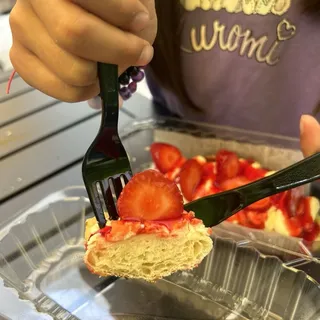 STRAWBERRY CROFFLE (Served Cold)
