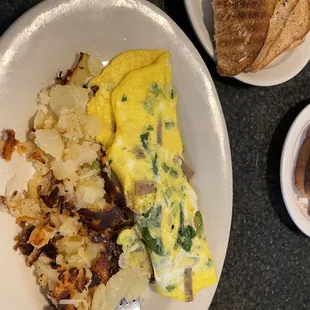 Omelette with home style fries