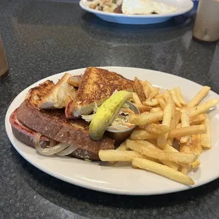 FRENCH TOAST with Mediterranean fries (salt,pepper,garlic,oregano,parmesan)