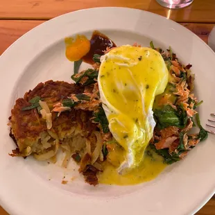 Roti with smoked salmon, egg and béarnaise.