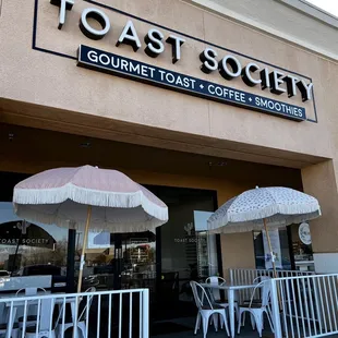 Front of Toast Society outside