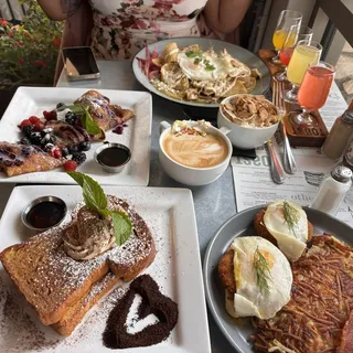 CREPES - BERRIES & CREAM