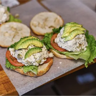 avocado and tomato sandwich