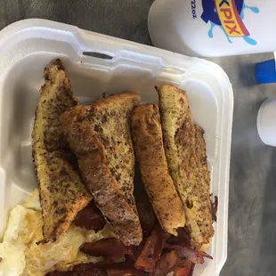Breakfast platter with French Toast &amp; Bacon