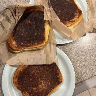 I ordered 3 cheese sandwiches for take out.Perfectly burnt sandwiches. Why would you even pack this and deliver? Highly disappointed.
