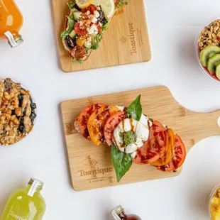 Smoothie bowls, cold-pressed juices, and gourmet toasts! Made with the freshest ingredients!