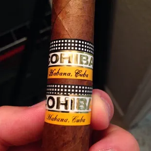 Fake Cuban band from Tobacco Island on the top, real Cuban band purchased in Cuba below.