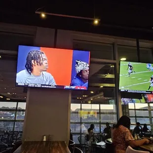 televisions in a restaurant