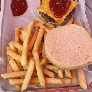 Old fashion cheeseburger