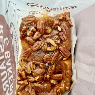 pecan cinnamon roll ($4.25)