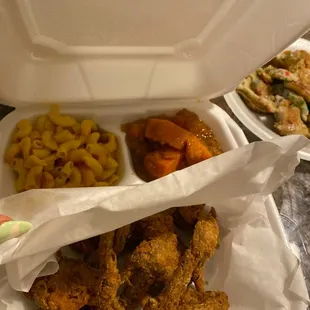 Fried Chiken, Sweet potatoes, Baked Mac n cheese