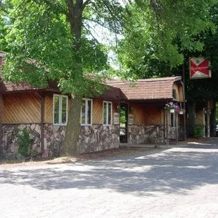 Tavern frontage on the road...