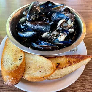 Steamed mussels and Texas toast (you get three free, but order more). Yum!