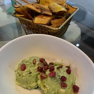 CHIPS & GUAC / SALSA
